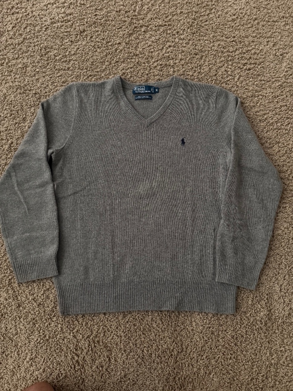 Ralph Lauren wool v-neck men’s sweater (Medium)